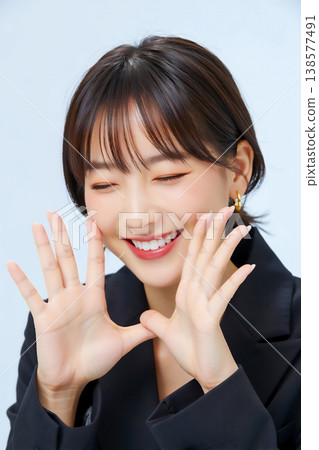 一個害羞的女商人 138577491