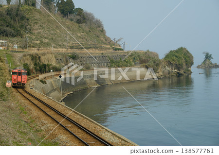 Kiha train running along Amaharashi Coast Kiha train running along Amaharashi Coast 138577761