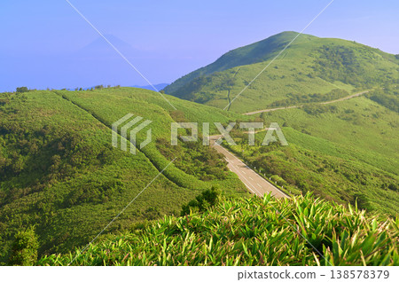 Izu Mountain Ridge Trail on the Izu Peninsula: Views of Mt. Fuji, Mt. Daruma, and the West Izu Skyline from the summit of Mt. Kokiyama, surrounded by greenery. 138578379