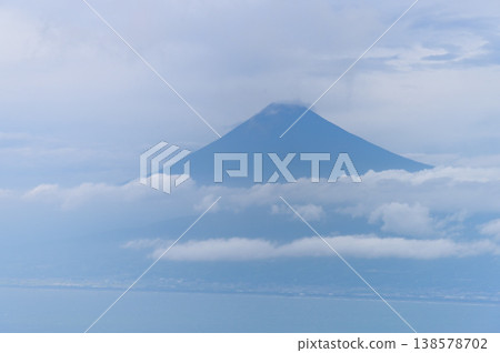 Mount Fuji towering above the clouds, viewed from Darumayama Plateau Rest House in Izu City, Shizuoka Prefecture. Mount Fuji towering above the clouds, viewed from Darumayama Plateau Rest House in Izu City, Shizuoka Prefecture. 138578702