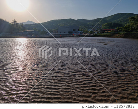It's a rural area with muddy water. It's a rural area with muddy water. 138578932