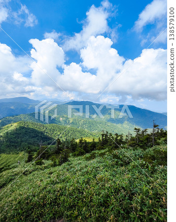 夏季攀登岩須岳(從諾基里到岩須嶽山頂):遠眺橫手岳 夏季攀登岩須岳(從諾基里到岩須嶽山頂):遠眺橫手岳 138579100