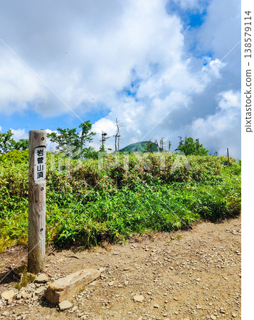 夏季攀登岩須岳（岩須嶽山頂） 138579114