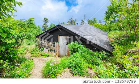 夏季攀登岩須岳（岩須山頂避難所） 138579789