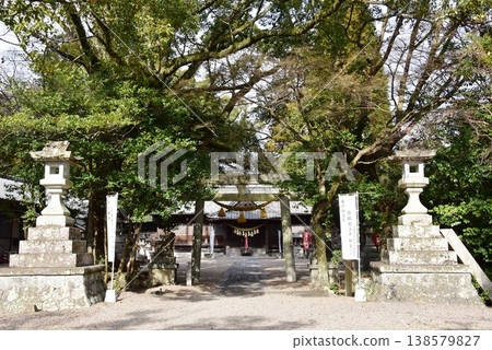 Torii gate and worship hall of Kameyama Shrine in Kameyama City, Mie Prefecture Torii gate and worship hall of Kameyama Shrine in Kameyama City, Mie Prefecture 138579827