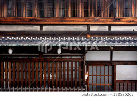I photographed a former brothel building in Tozenji-cho, Yamato-Koriyama City, Nara Prefecture, which still retains the atmosphere of a former red-light district. I photographed a former brothel building in Tozenji-cho, Yamato-Koriyama City, Nara Prefecture, which still retains the atmosphere of a former red-light district. 138580262