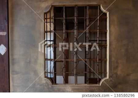 I photographed a former brothel building in Tozenji-cho, Yamato-Koriyama City, Nara Prefecture, which still retains the atmosphere of a former red-light district. I photographed a former brothel building in Tozenji-cho, Yamato-Koriyama City, Nara Prefecture, which still retains the atmosphere of a former red-light district. 138580296