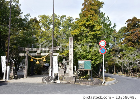 Torii gate and approach to Kameyama Shrine in Kameyama City, Mie Prefecture Torii gate and approach to Kameyama Shrine in Kameyama City, Mie Prefecture 138580485