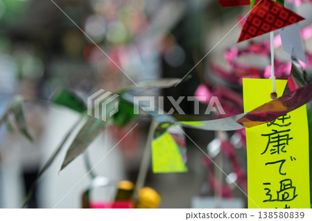 這是在京都市上京區北野天滿宮七夕節期間拍攝的照片。 這是在京都市上京區北野天滿宮七夕節期間拍攝的照片。 138580839
