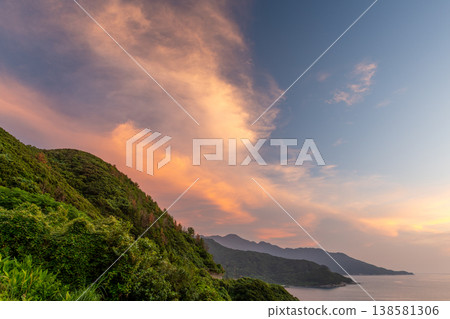 屋久島,海上阿爾卑斯山 - 傍晚景色(夏季) 屋久島,海上阿爾卑斯山 - 傍晚景色(夏季) 138581306