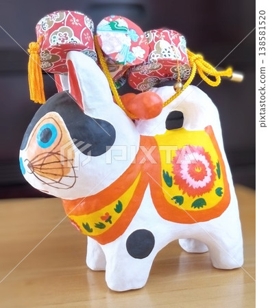 Dog figurine (facing left) 138581520
