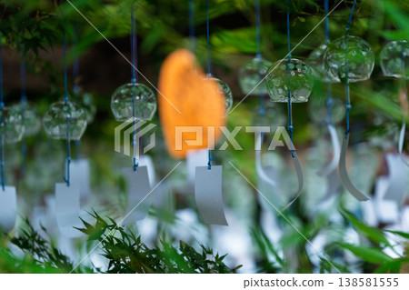 This is a photograph of wind chimes at Kamo Wakeikazuchi Shrine, also known as Kamigamo Shrine, in Kita Ward, Kyoto City. This is a photograph of wind chimes at Kamo Wakeikazuchi Shrine, also known as Kamigamo Shrine, in Kita Ward, Kyoto City. 138581555