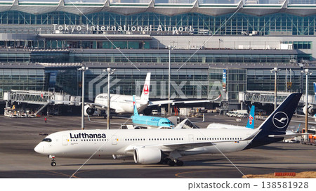 Lufthansa aircraft at Haneda Airport 138581928
