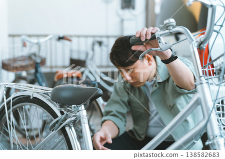 Mobile bicycle repair service 138582683