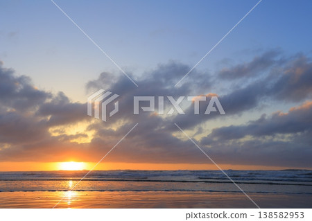 beautiful beach sunrise 138582953