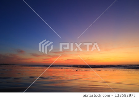 美麗的海灘日出 美麗的海灘日出 138582975
