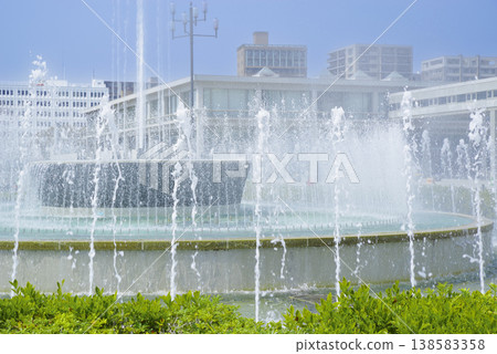 在廣島和平紀念博物館的噴泉 在廣島和平紀念博物館的噴泉 138583358