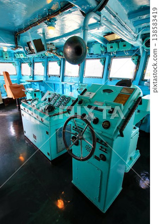 From Nagoya Port, the bridge of the Antarctic research vessel Fuji, which tells the story of Antarctic research to this day. 138583419