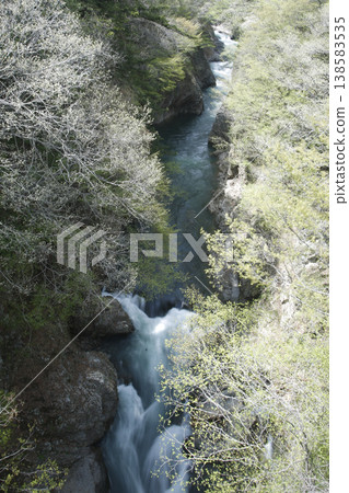 Small waterfall 138583535