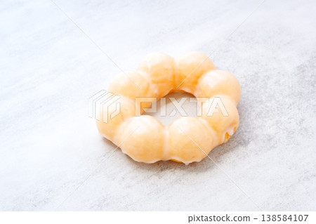 Donuts - Sugar-coated ring donuts Donuts - Sugar-coated ring donuts 138584107