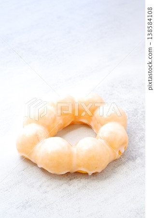 Donuts - Sugar-coated ring donuts Donuts - Sugar-coated ring donuts 138584108