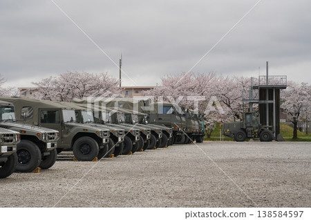 日本陸上自衛隊與櫻花 138584597