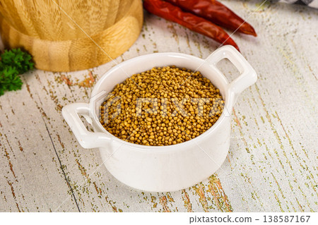 Dry mustard seeds in the bowl 138587167