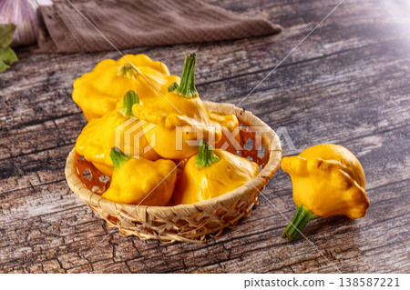 Ripw organic yellow fresh patissons Ripw organic yellow fresh patissons 138587221