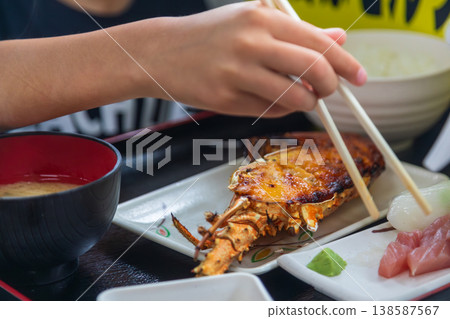 日本沖繩泡瀨漁港平民美食烤龍蝦定食 138587567