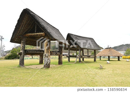 An overhead pillar building An overhead pillar building 138590834