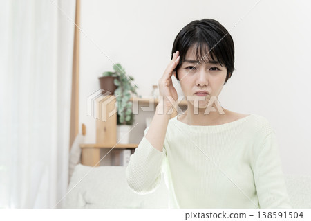 Young woman with a headache; headache; migraine. Young woman with a headache; headache; migraine. 138591504
