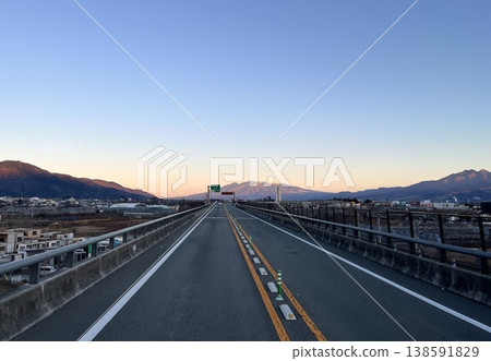 Snow-capped mountains and sunset views from a Japanese highway. 138591829