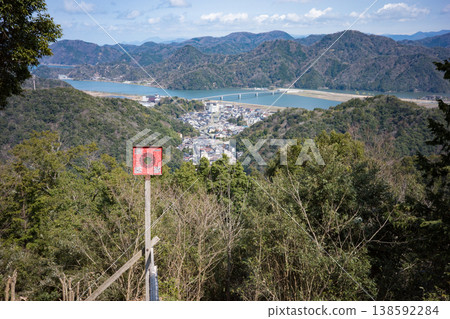 從兵庫縣豐岡市城崎溫泉纜車觀景台看到的豐岡市 138592284