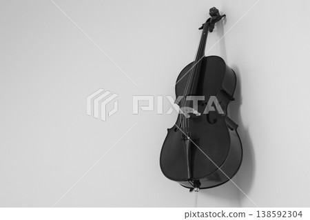 Cello (Monochrome) 138592304