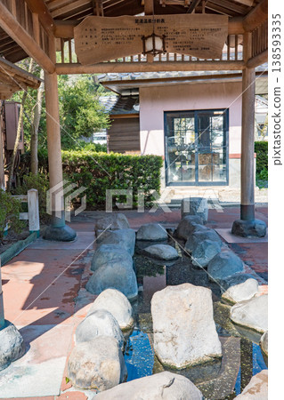 A footbath located next to the original hot spring in Kinosaki Onsen, Toyooka City, Hyogo Prefecture. 138593335