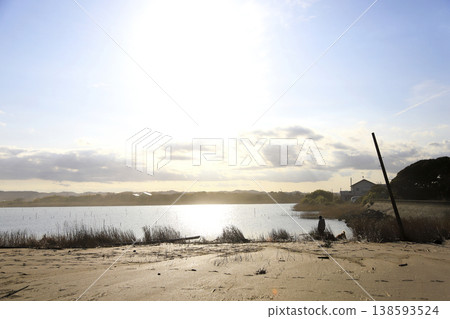 The estuary tidal flats bathed in the setting sun The estuary tidal flats bathed in the setting sun 138593524