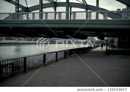 A winter afternoon scene along the Sumida River A winter afternoon scene along the Sumida River 138593657