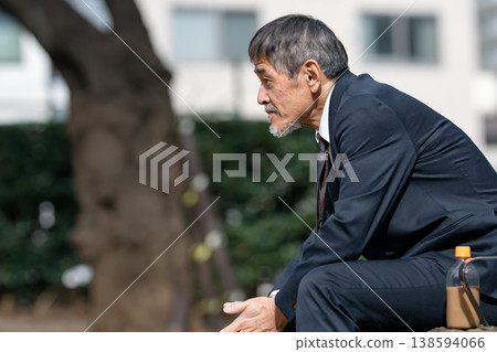 沮喪的商人 138594066