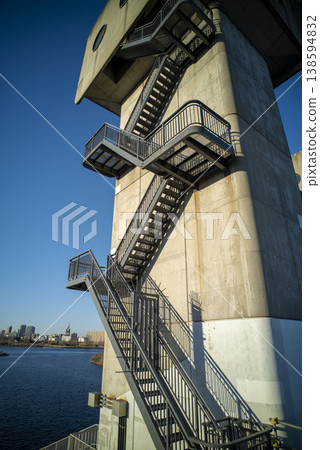 冬日黃昏的赤羽藍水門,東京都北區赤羽市 冬日黃昏的赤羽藍水門,東京都北區赤羽市 138594832