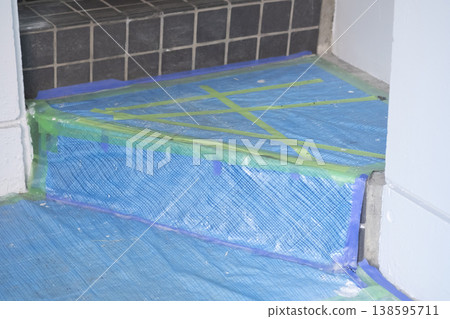 Image of protective measures at entrances and exits Image of protective measures at entrances and exits 138595711
