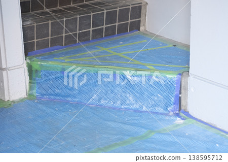 Image of protective measures at entrances and exits Image of protective measures at entrances and exits 138595712