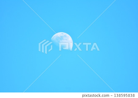 中午的月亮 中午的月亮 138595838