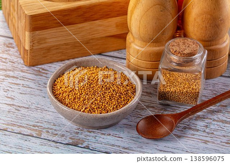 Raw dry aroma flavour mustard seeds 138596075