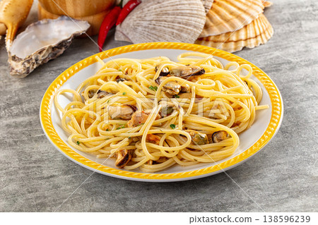 Pasta spaghetti with mussels and oil Pasta spaghetti with mussels and oil 138596239