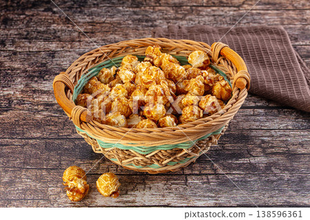 Sweet crunchy popcorn with caramel Sweet crunchy popcorn with caramel 138596361