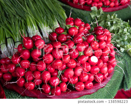 Fresh radish 138598223