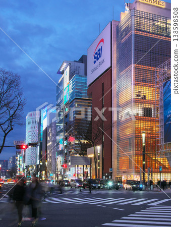 銀座熙熙攘攘的數寄屋橋十字路口的傍晚景色:城市景觀(2026年3月) 銀座熙熙攘攘的數寄屋橋十字路口的傍晚景色:城市景觀(2026年3月) 138598508