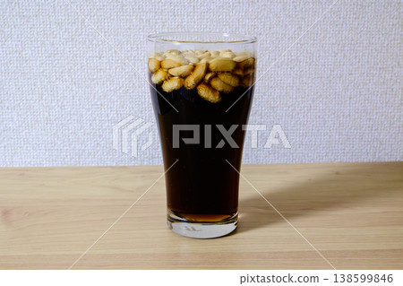 添加了花生的農夫可樂在社交媒體上風靡一時。 138599846
