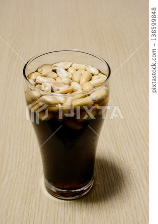 添加了花生的農夫可樂在社交媒體上風靡一時。 138599848