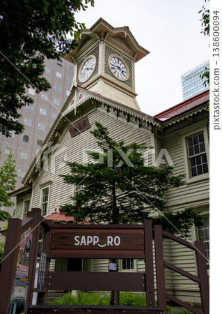 A scene from a stroll in Sapporo, Hokkaido. 138600094